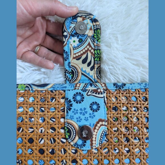 Vera Bradley, Tiki Clutch in Bali Blue Print, Coconut Button, Woven Rattan, RARE - Picture 5 of 10